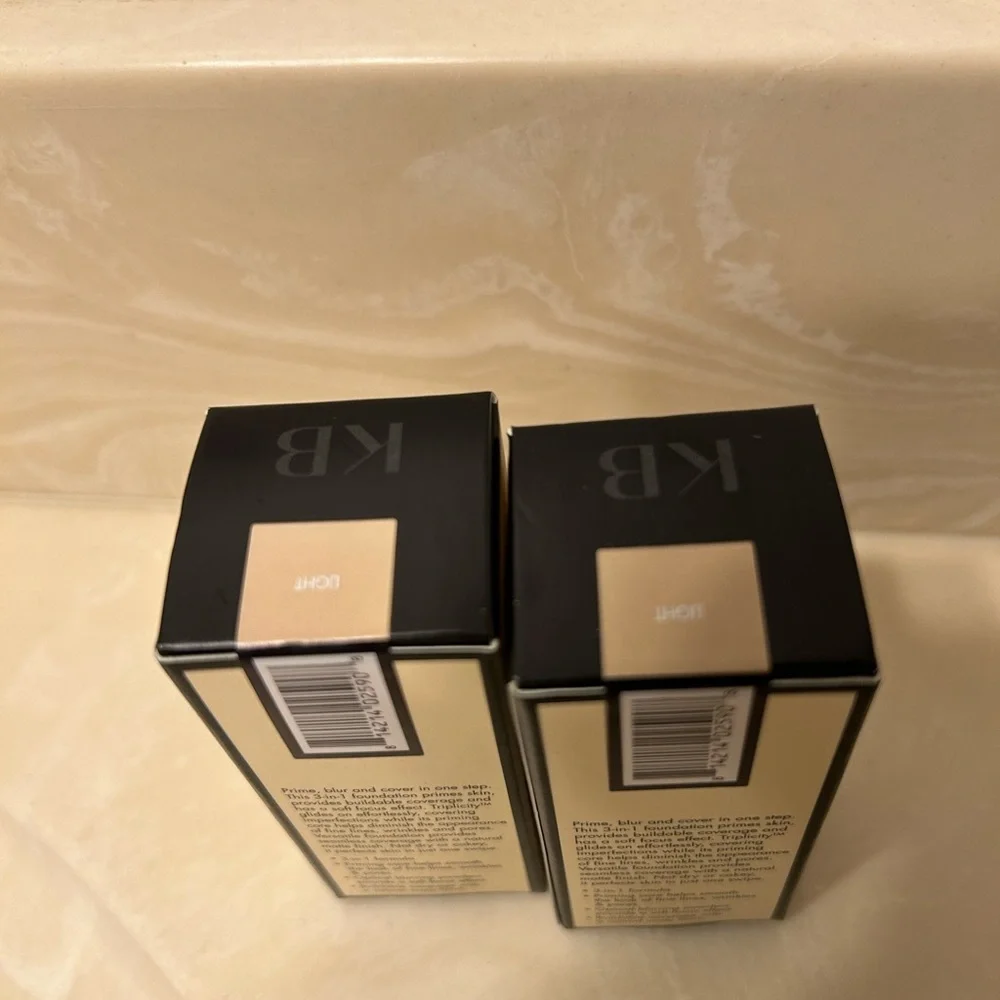 KRISTOHER BUCKLE - Triplicity Perfecting Foundation Stick Light